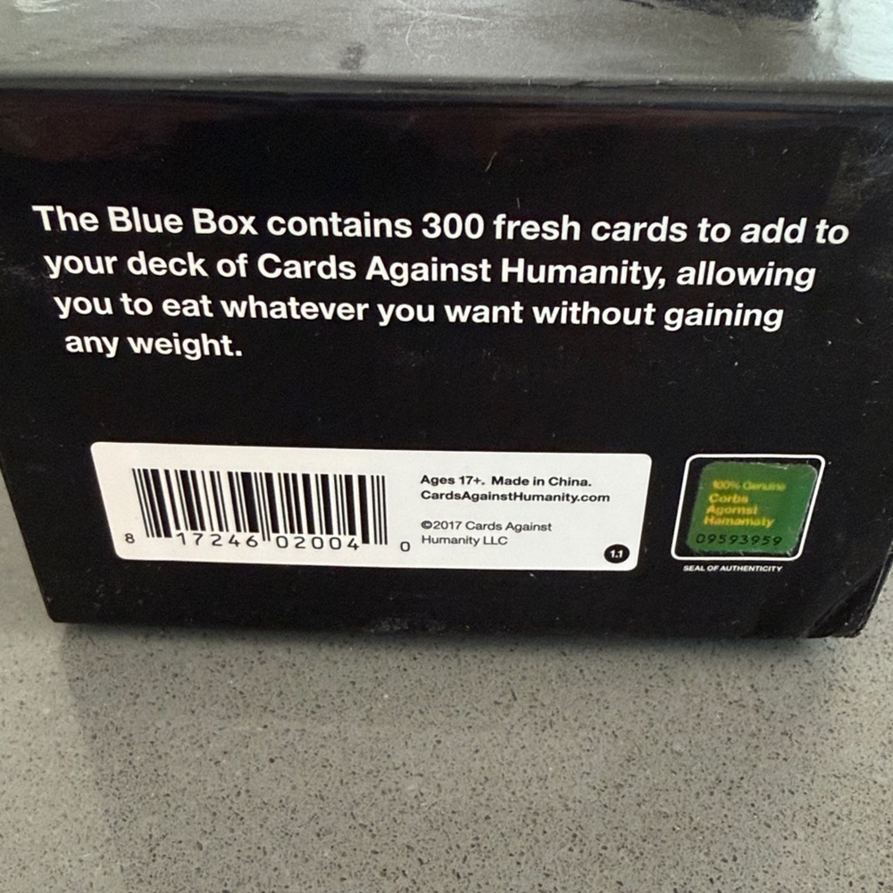 Cards Against Humanity Blue Box - Picture 2 of 7